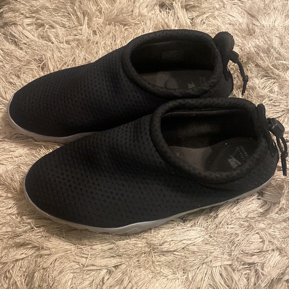 Nike shoes - Picture 2 of 4
